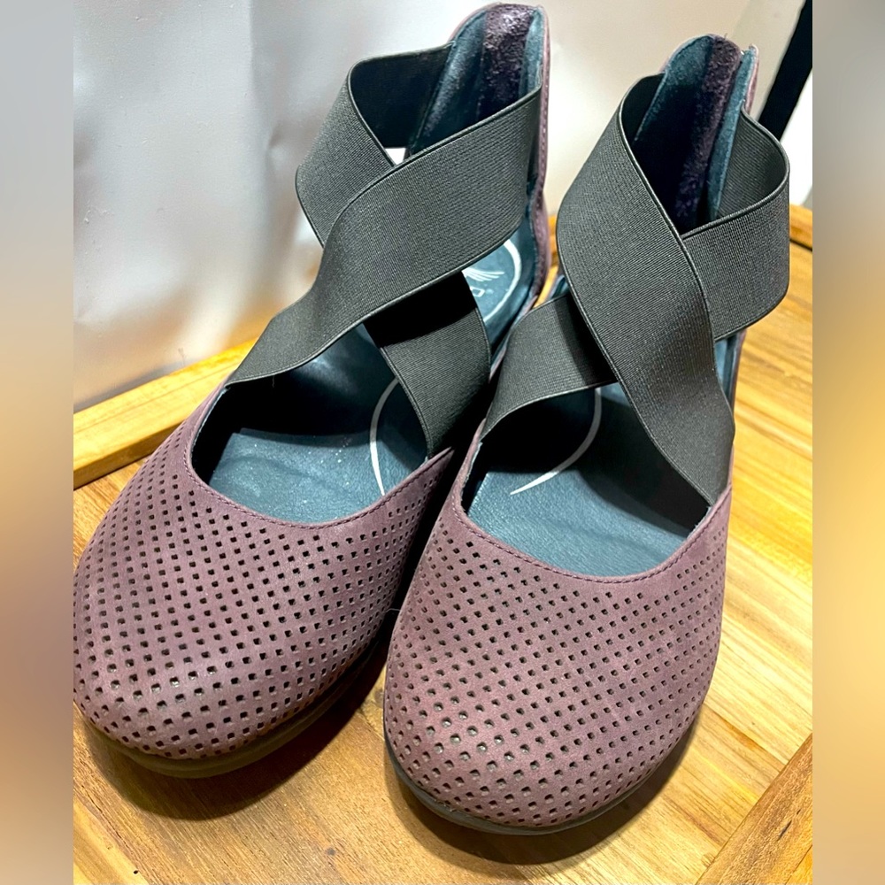 Dansko Laura Nubuck Cross Strap Perforated Wedge Shoes purple size EU41/W11